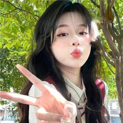 每一张脸都有一个名字海报